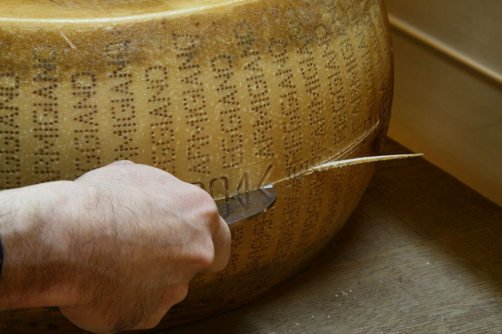 Parmesan online schnell bestellen und kaufen beim Käseladen mit Onlineshop Parmesan-kaufen-bestellen-shop-Kaeseversand